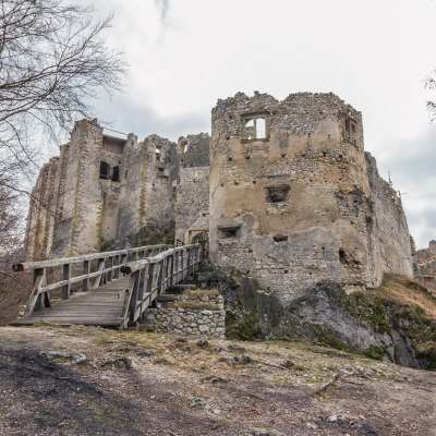 Zrúcanina hradu Uhrovec1